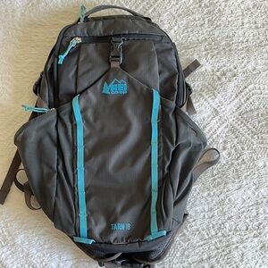 REI Youth Tarn 18 Backpack- Grey & Blue